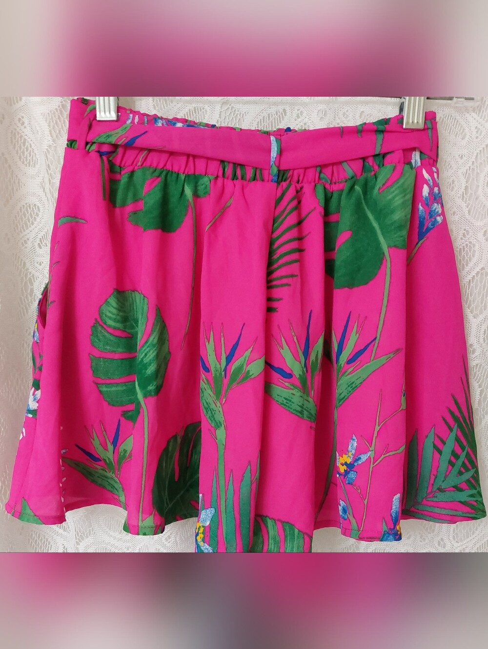 Caramela- Shorts. Sz. Small - Picture 5 of 7